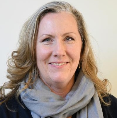 Headshot of Julie Standish